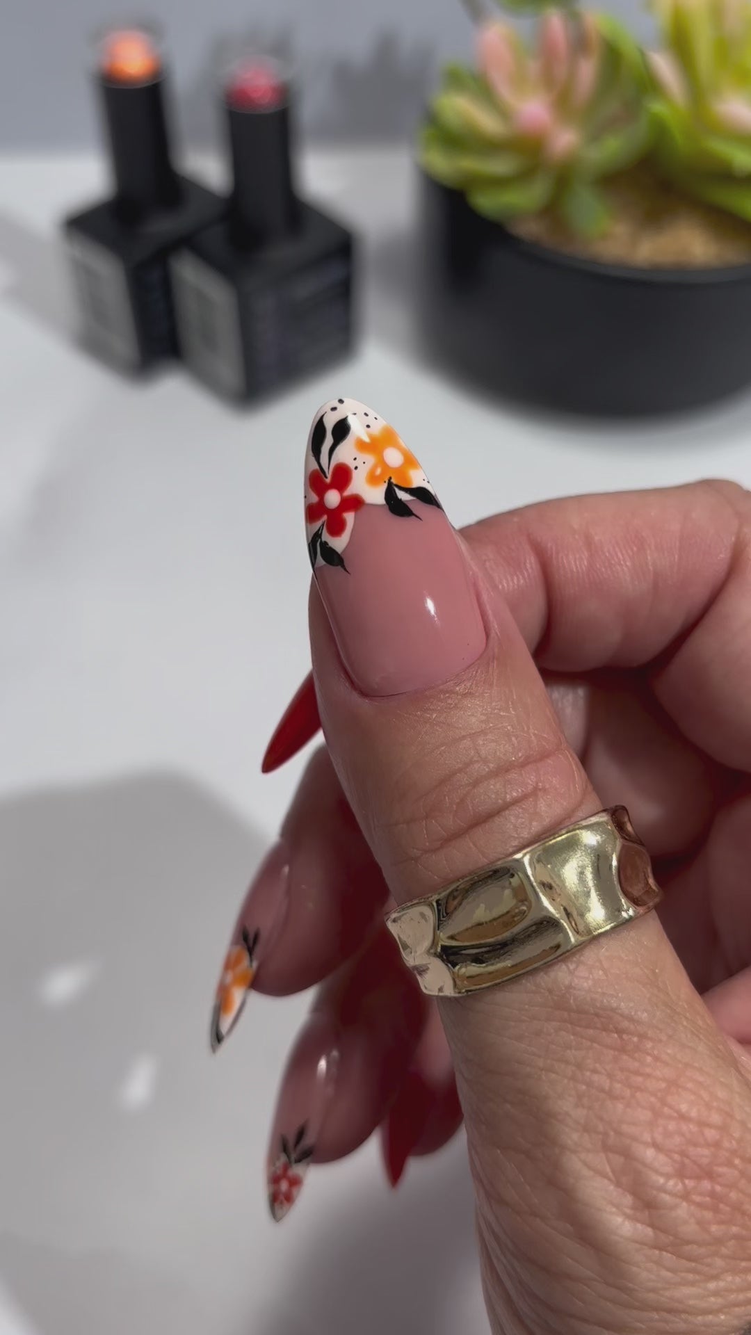 Load video: Bisou Gel Polish