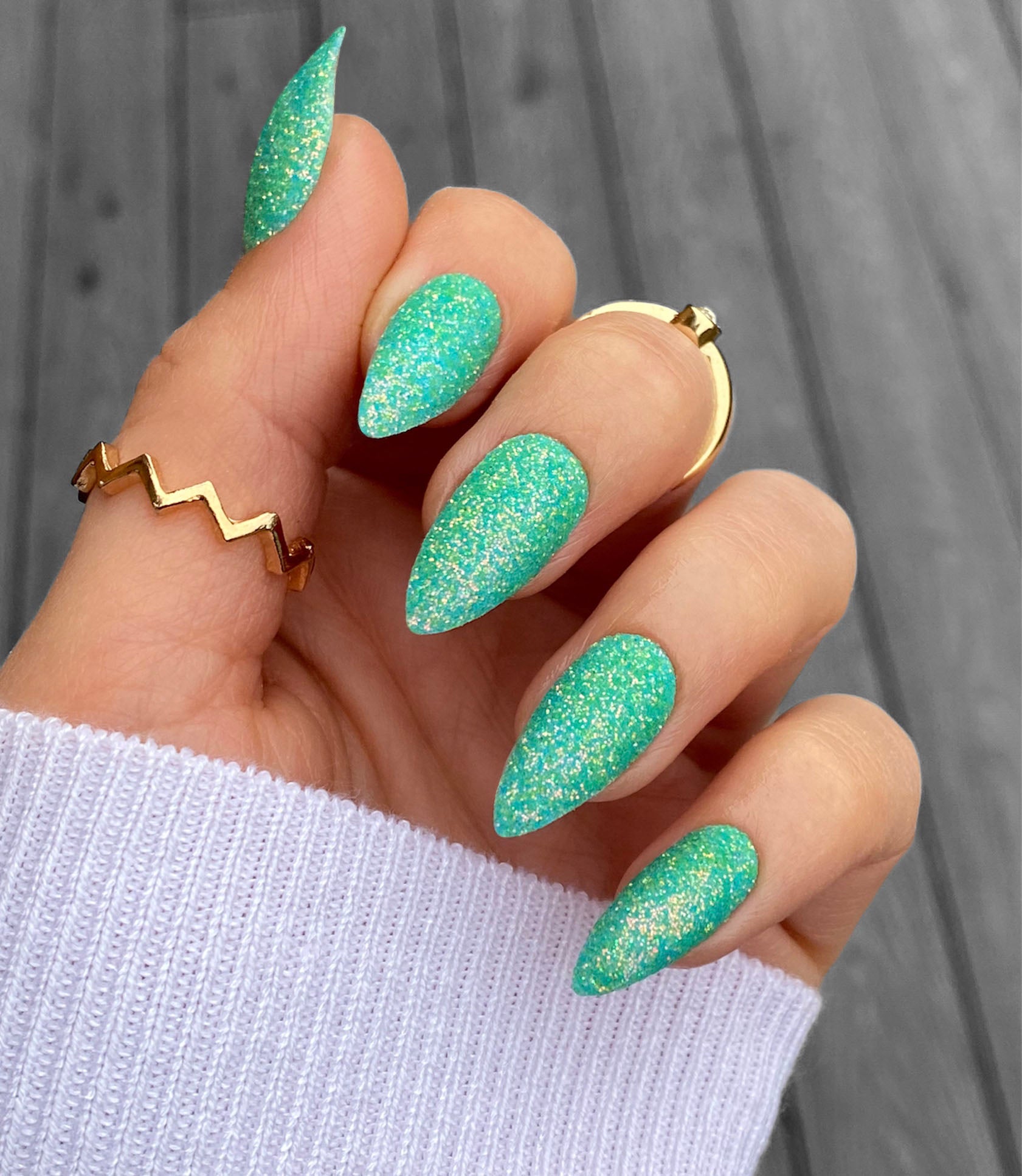 Fresh Grass Iridescent glitter nails
