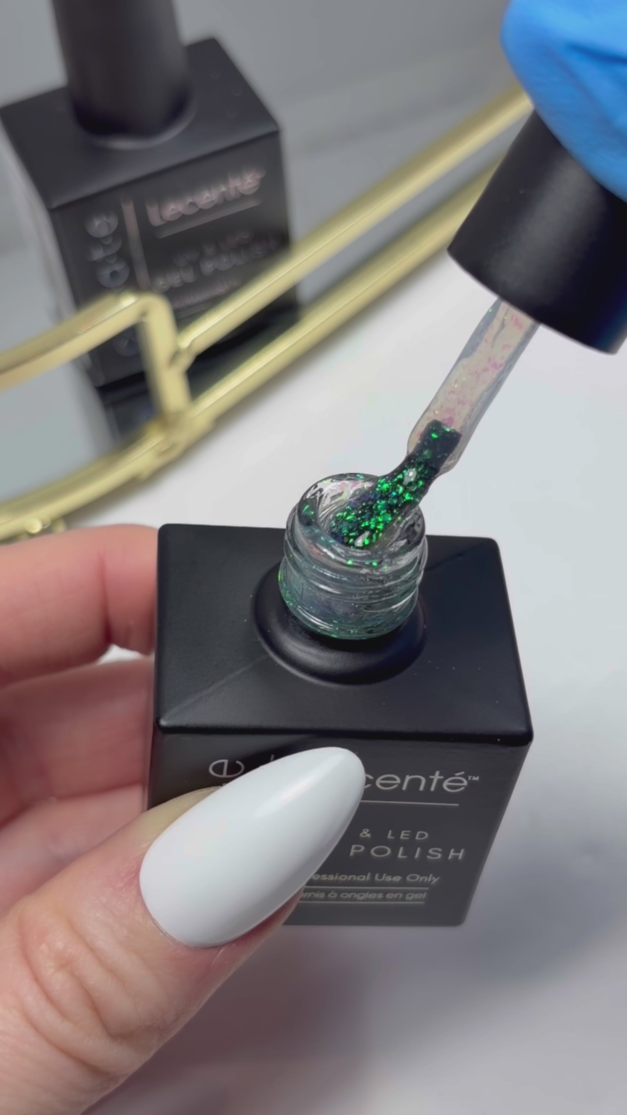 Load video: Glitterbomb Flake Top Coat