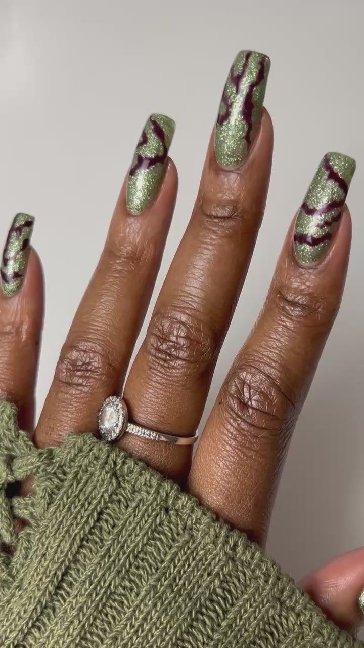 Load video: Evergreen Glitter Gel Polish